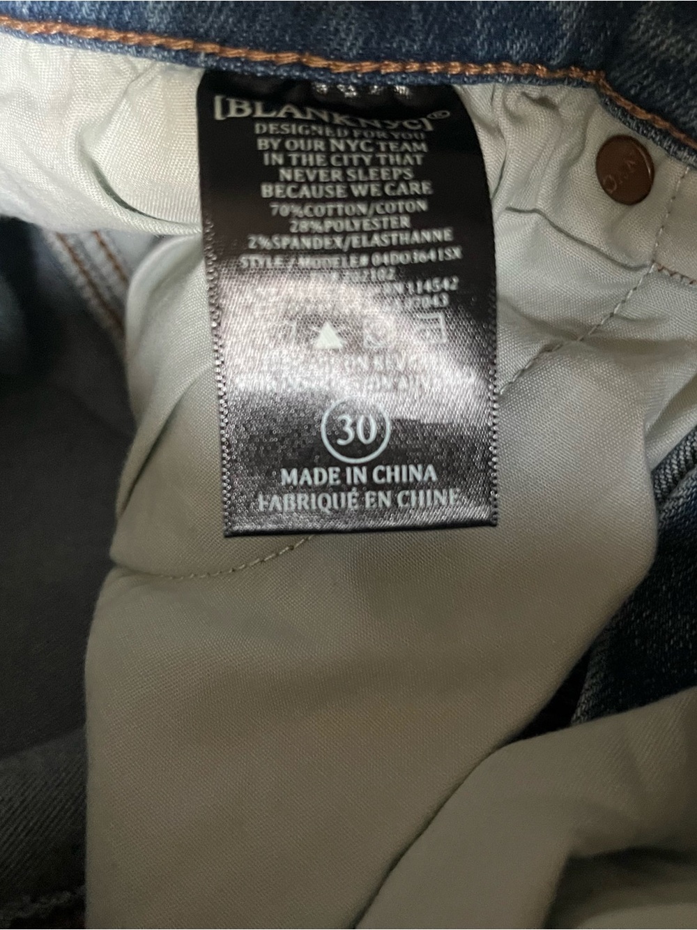 BLANKNYC Light Wash Barrel Jeans - Picture 7 of 7